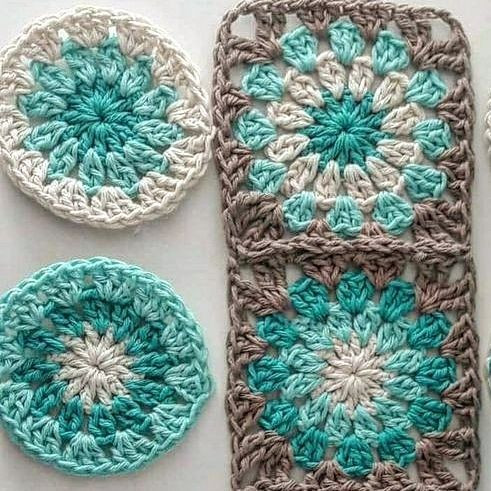 free crochet pattern square with blue center circle