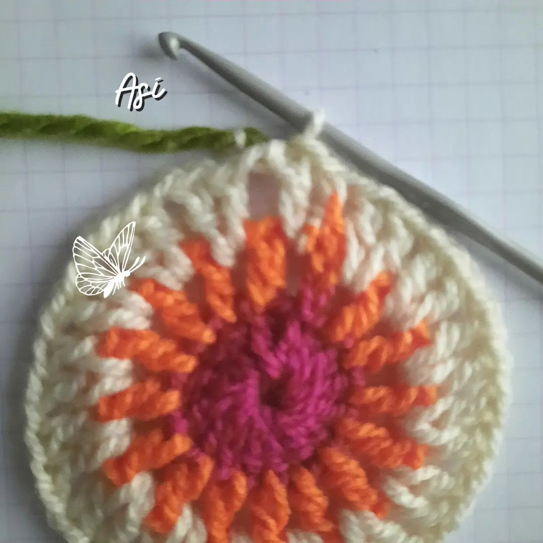 free crochet pattern square with circle in the middle.