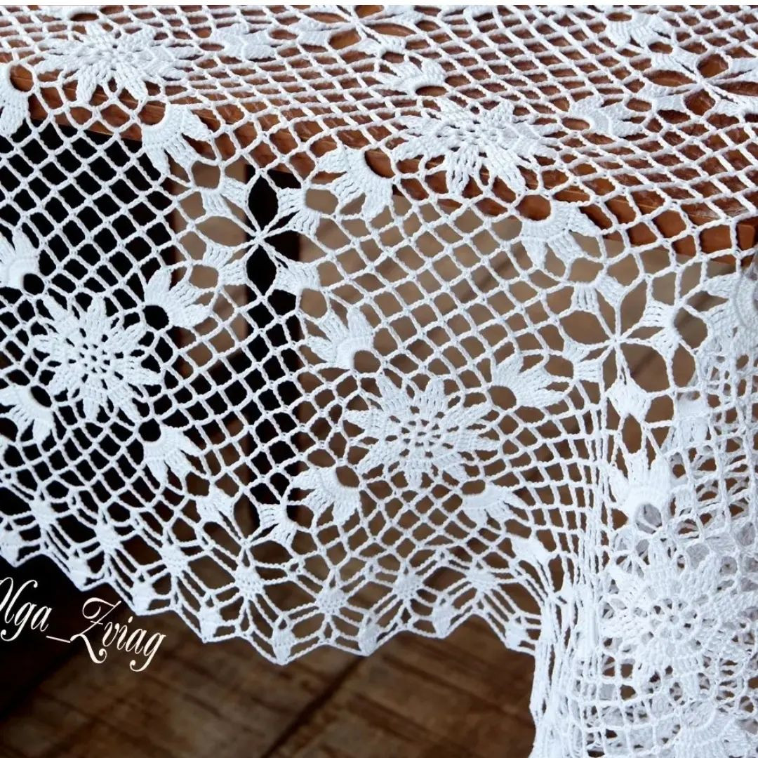 free crochet pattern tablecloth consisting of floral and leaf decoration.