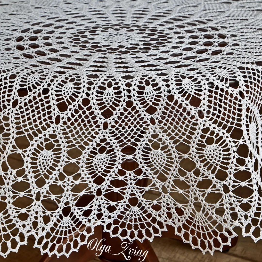 free crochet pattern tablecloth with peacock tail pattern.