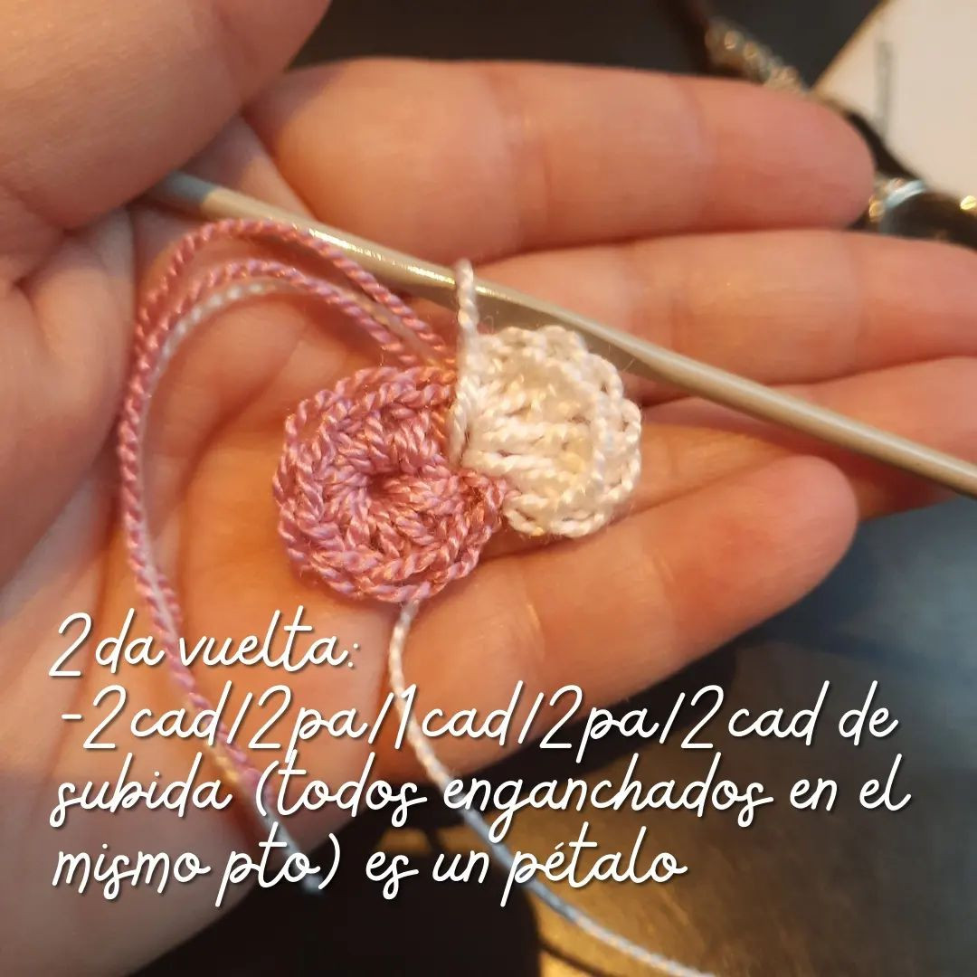 free crochet pattern with five petals and stamens