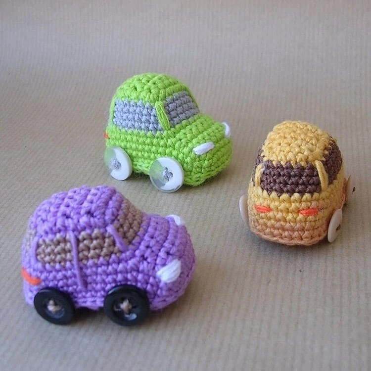 free crochet pattern yellow car.