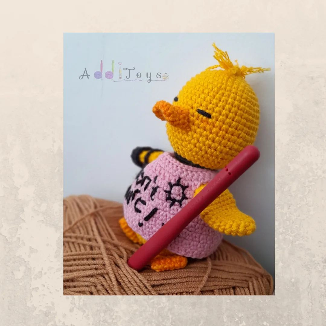 free crochet pattern yellow duck wearing pink shirt.