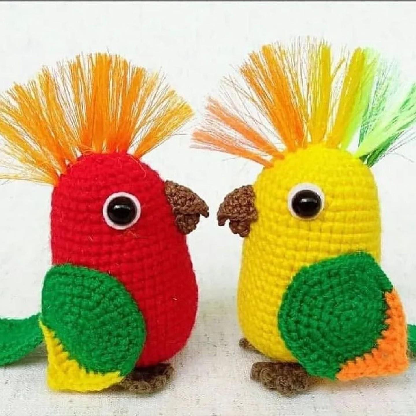 red parrot, yellow, blue wings, brown beak crochet pattern