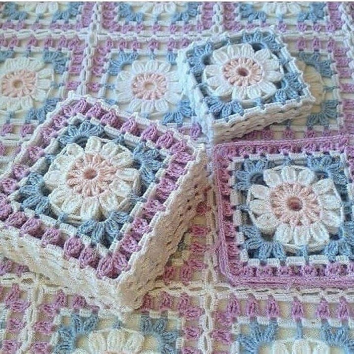 square decorative pink, blue crochet pattern