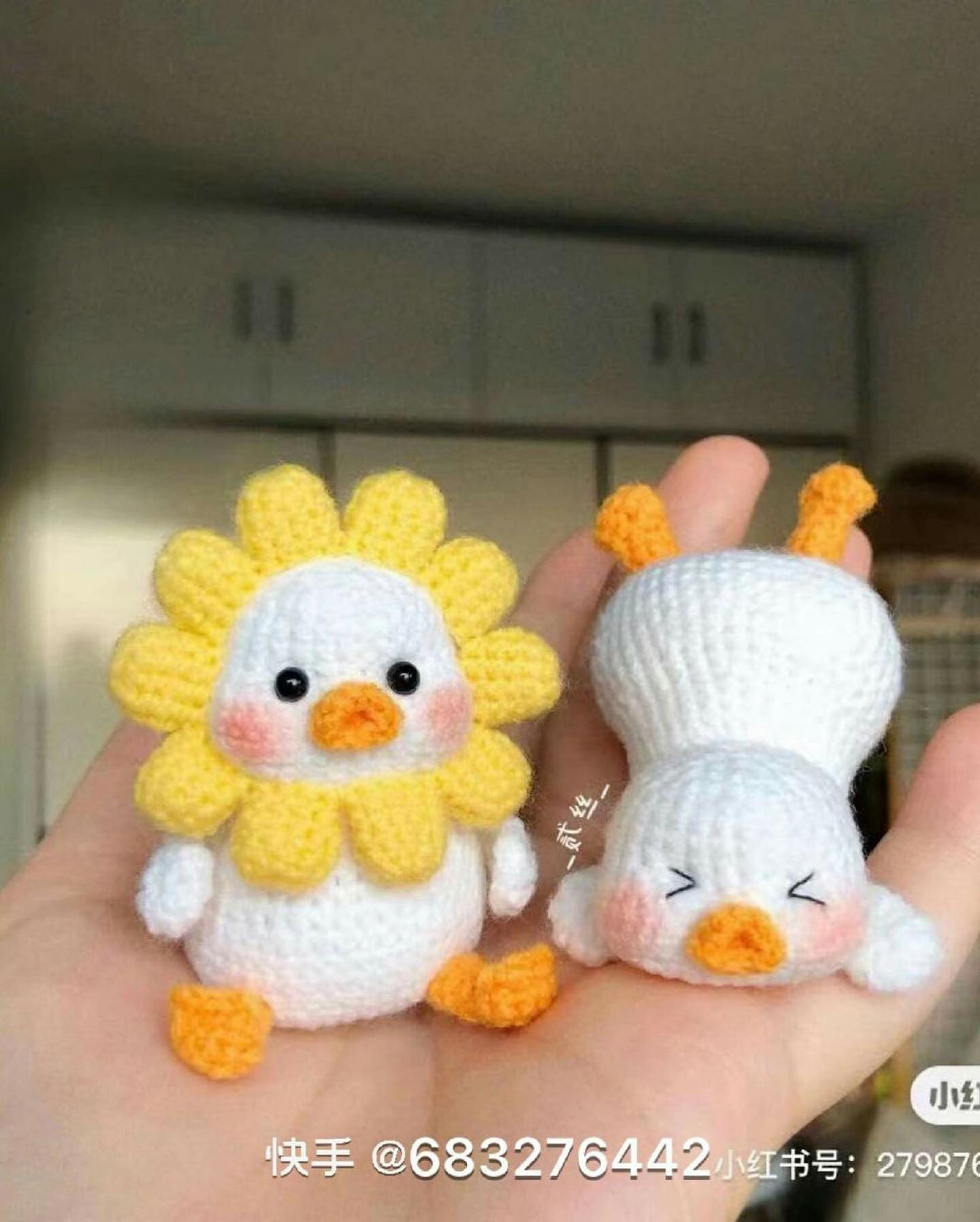white duck, yellow flower crochet pattern