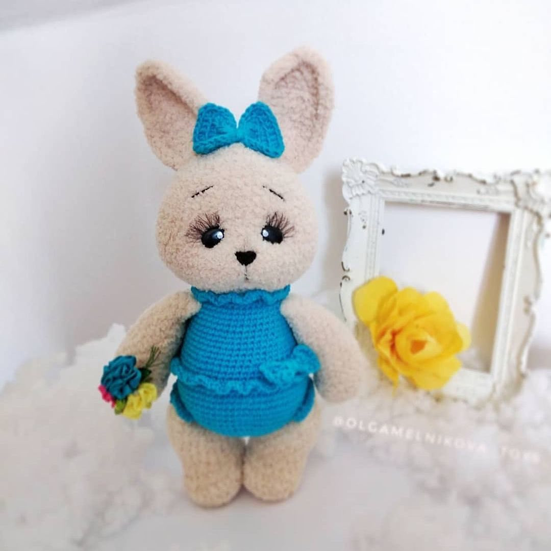 white rabbit wearing blue dress, blue bow crochet pattern