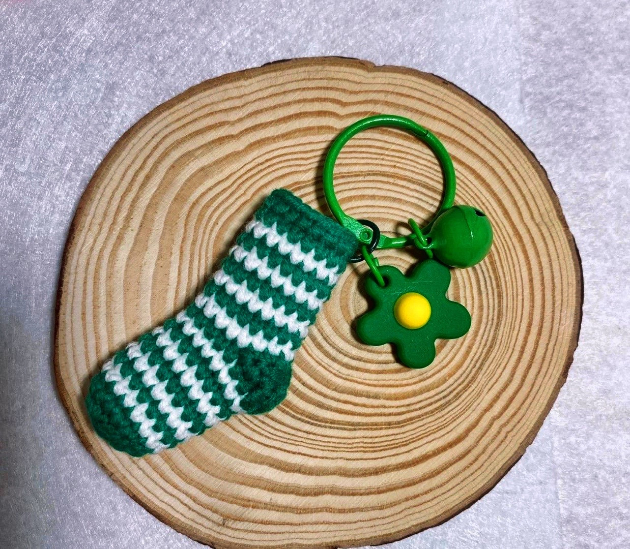 crochet pattern christmas stocking keychain