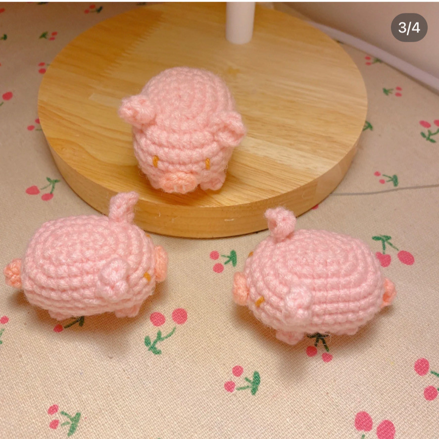 Crochet pattern fat pink pig keychain