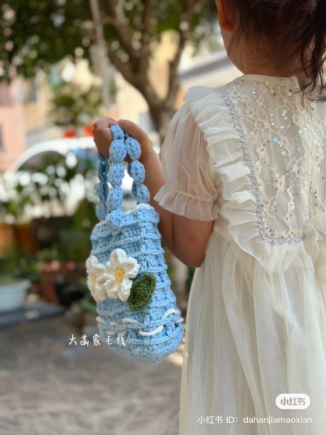 Crochet pattern small flower bubble handbag