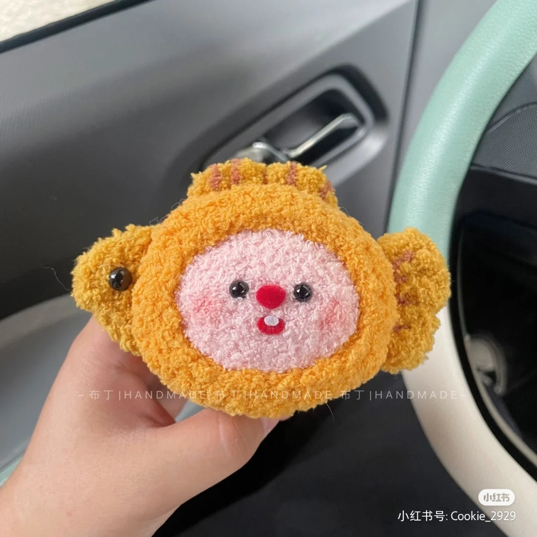 loopy clownfish crochet pattern keychain