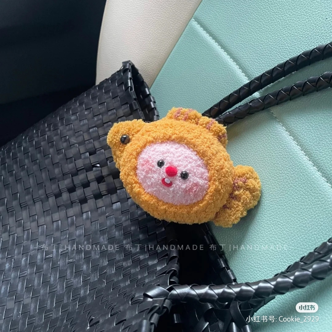 loopy clownfish crochet pattern keychain