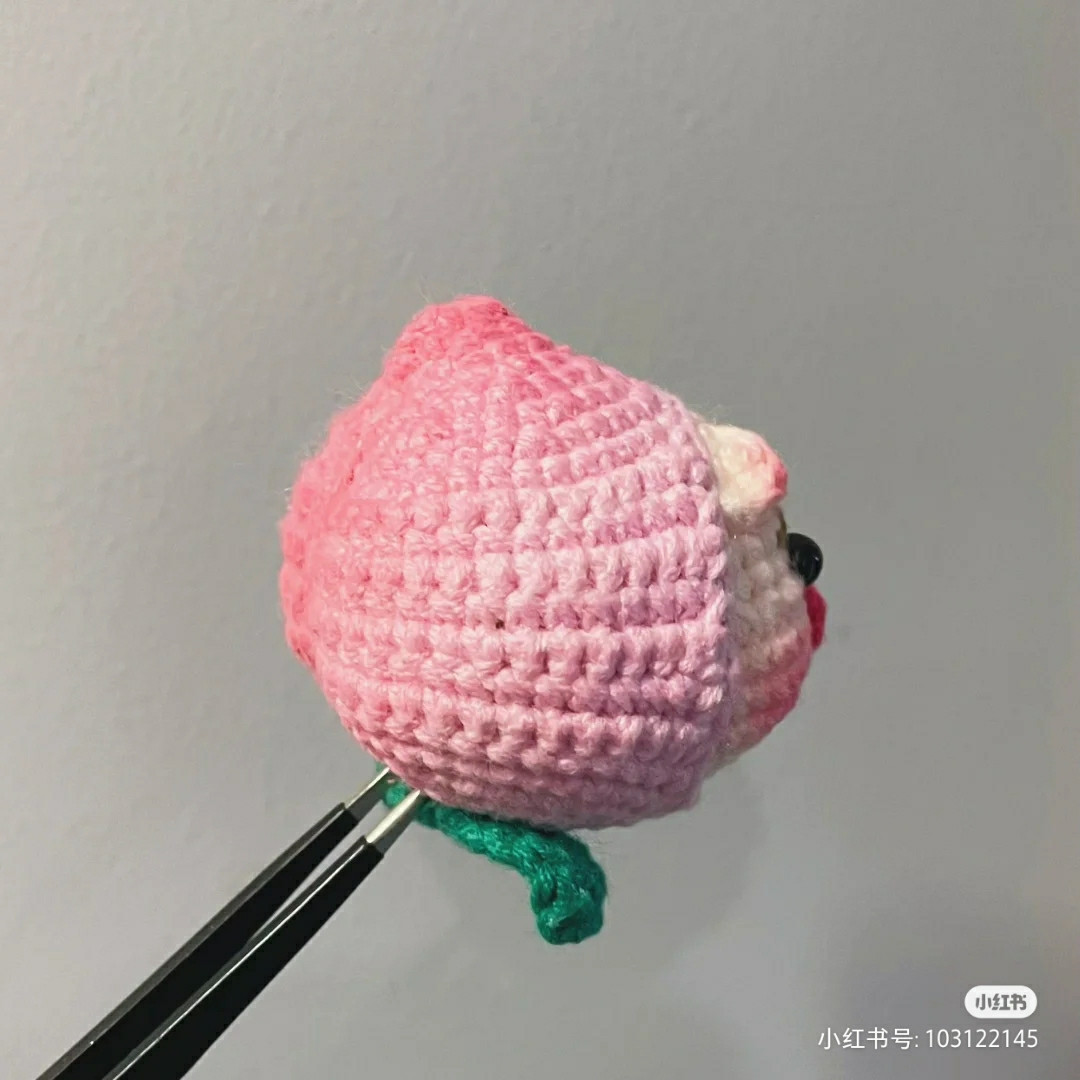 pig wearing pink bow holding milk tea cup, crochet pattern