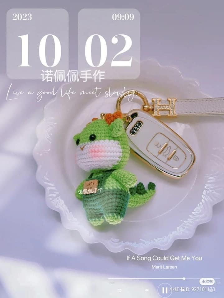 Blue dinosaur keychain crochet pattern.