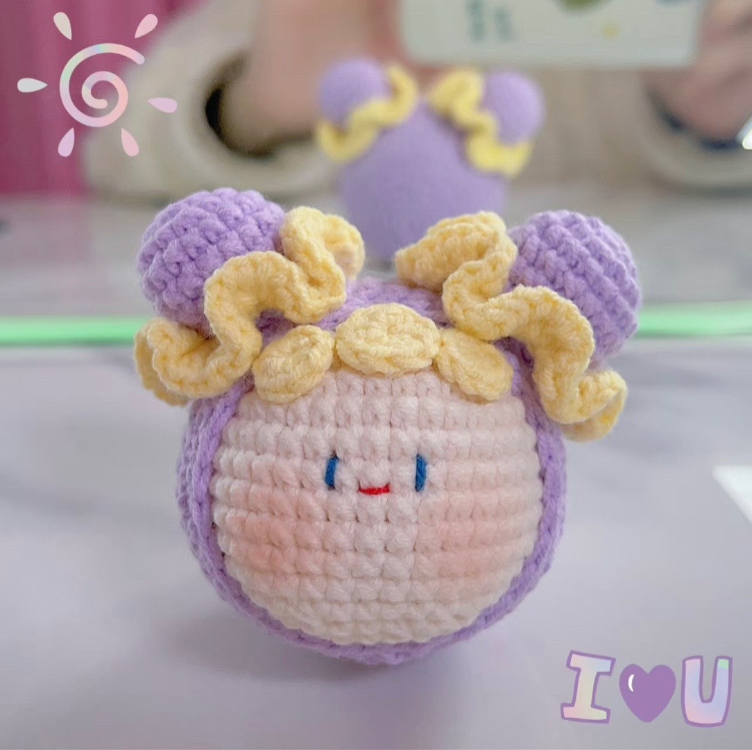 Bun keychain with bun on both sides