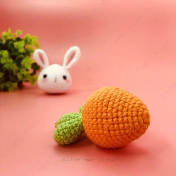 crochet easter carrot keychain