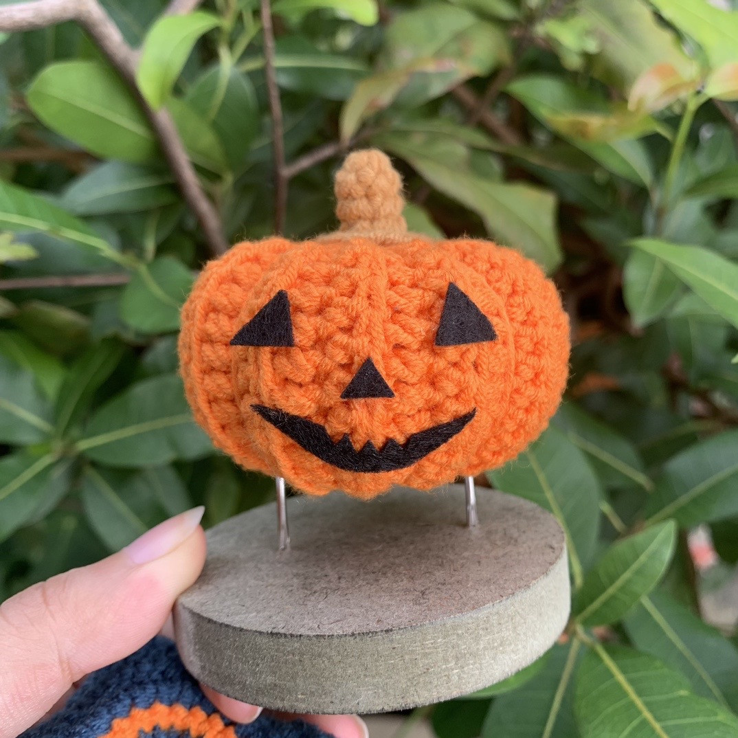 Crochet pattern for a pumpkin wearing a magic hat