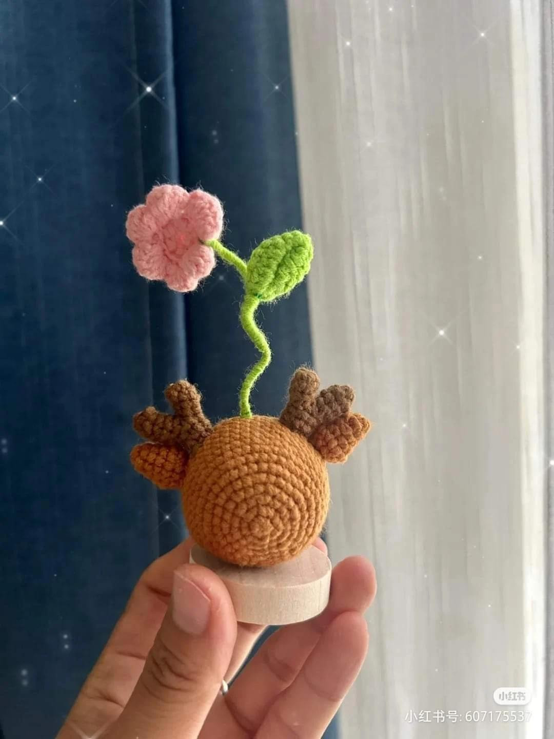 Crochet pattern for deer dumplings and flowers