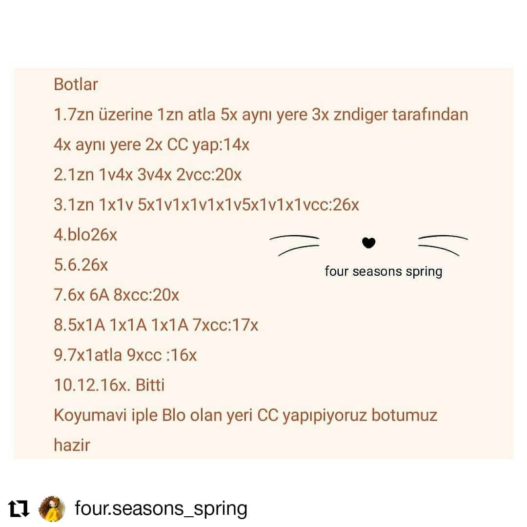 Gri gömlek, kahverengi etek, sarı çapraz çanta, siyah çorap, beyaz ayakkabı giyen kahverengi saçlı bebek için tığ işi modeli.