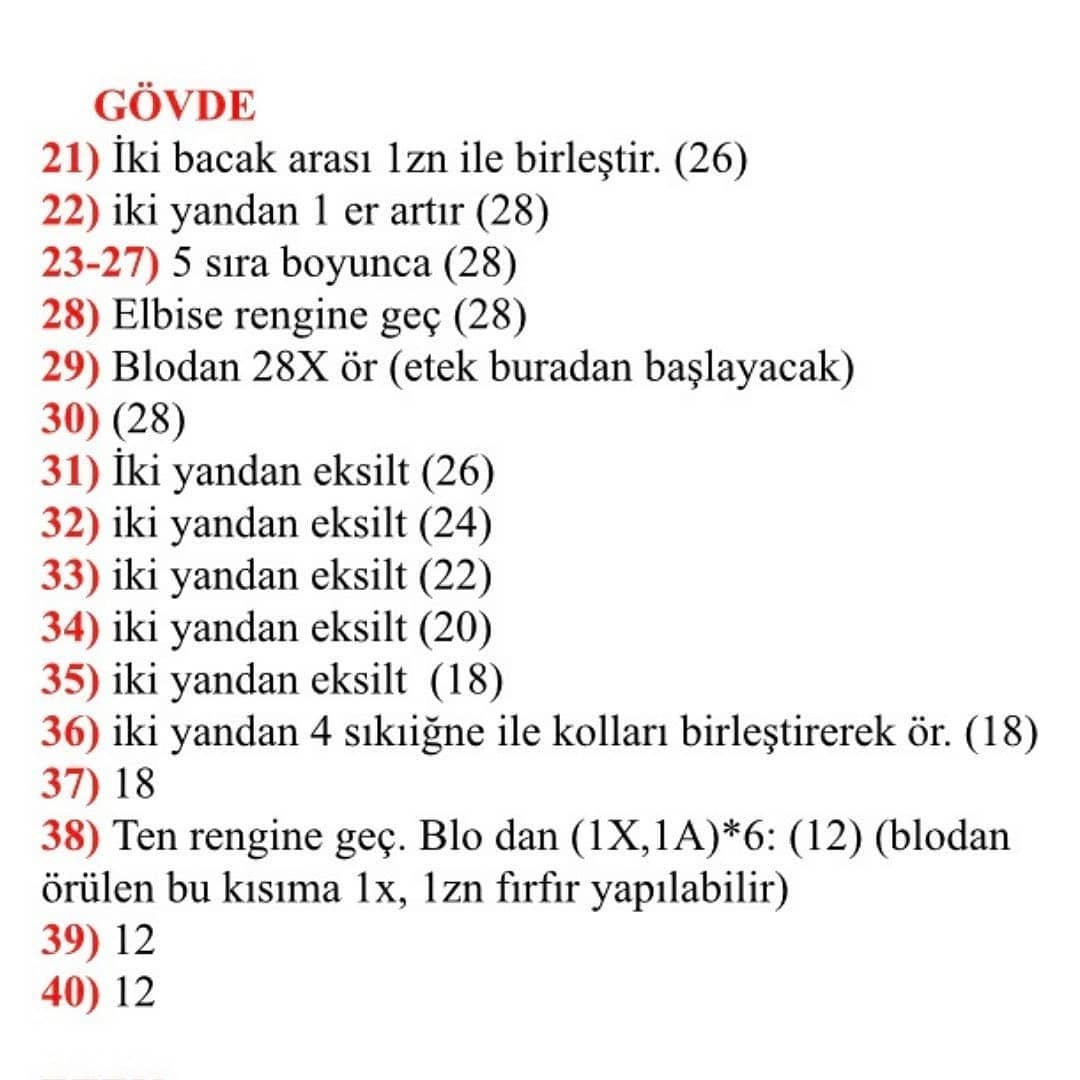 Kahverengi saçlı, koyu mor elbiseli, koyu mor ayakkabılı bebek için tığ işi modeli