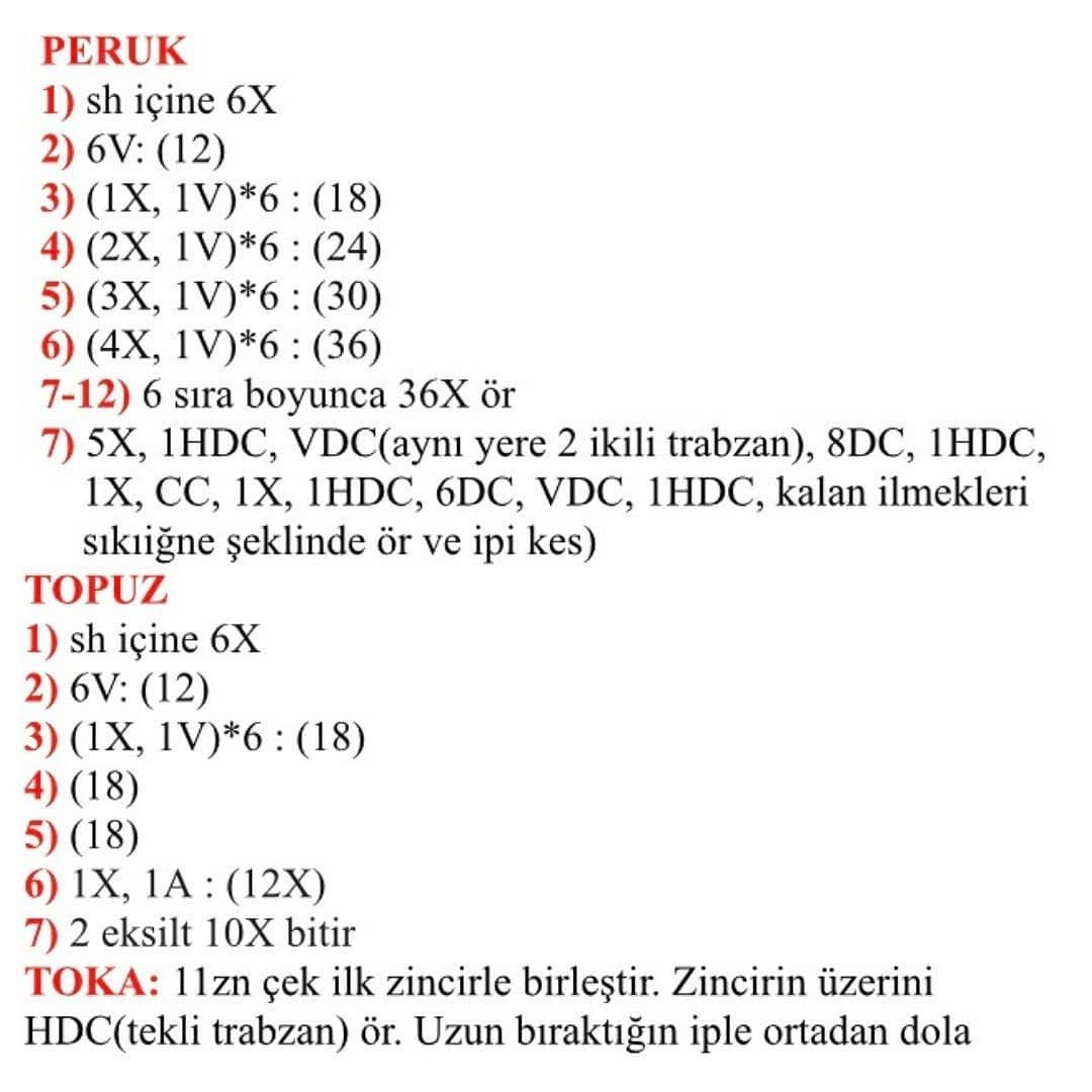 Kahverengi saçlı, koyu mor elbiseli, koyu mor ayakkabılı bebek için tığ işi modeli