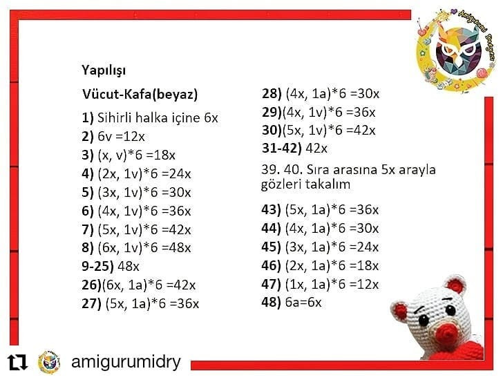 Kırmızı bir kalp tutan beyaz fare tığ işi modeli