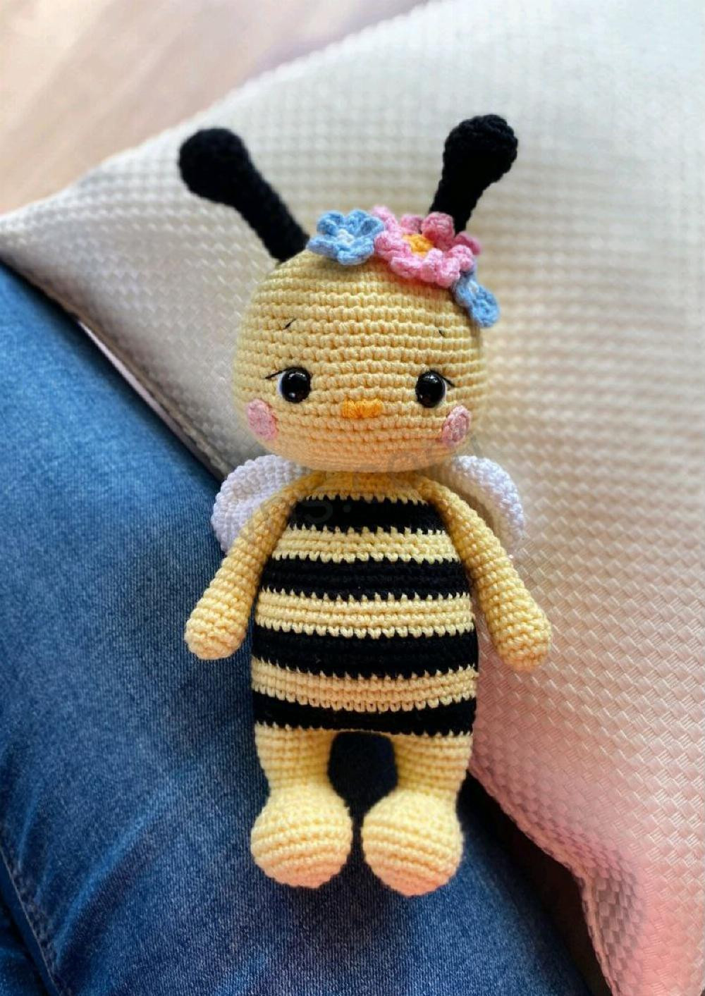 lily the bee crochet pattern