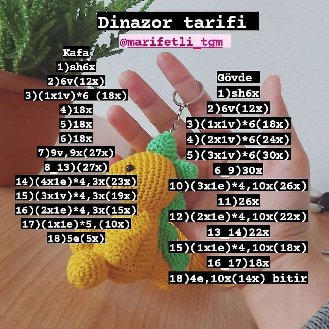 Mavi boynuzlu sarı dinozor anahtarlık için tığ işi modeli