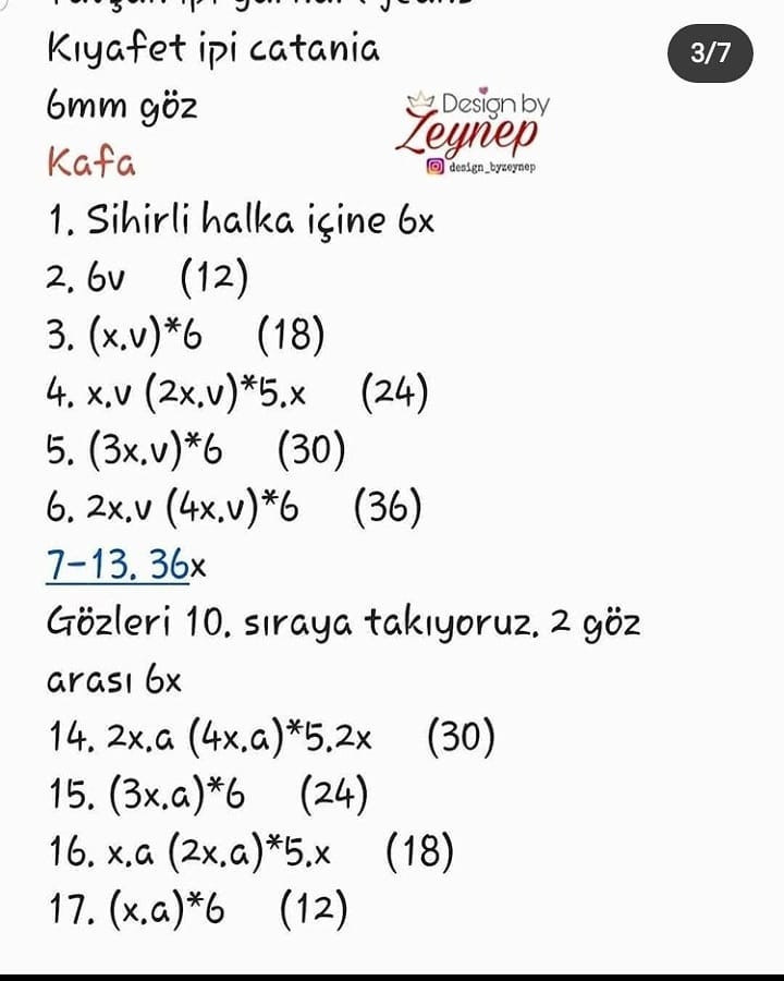 Mavi, yeşil, sarı, pembe ve kırmızı tulum giyen beyaz bir tavşan tığ işi tarifi.