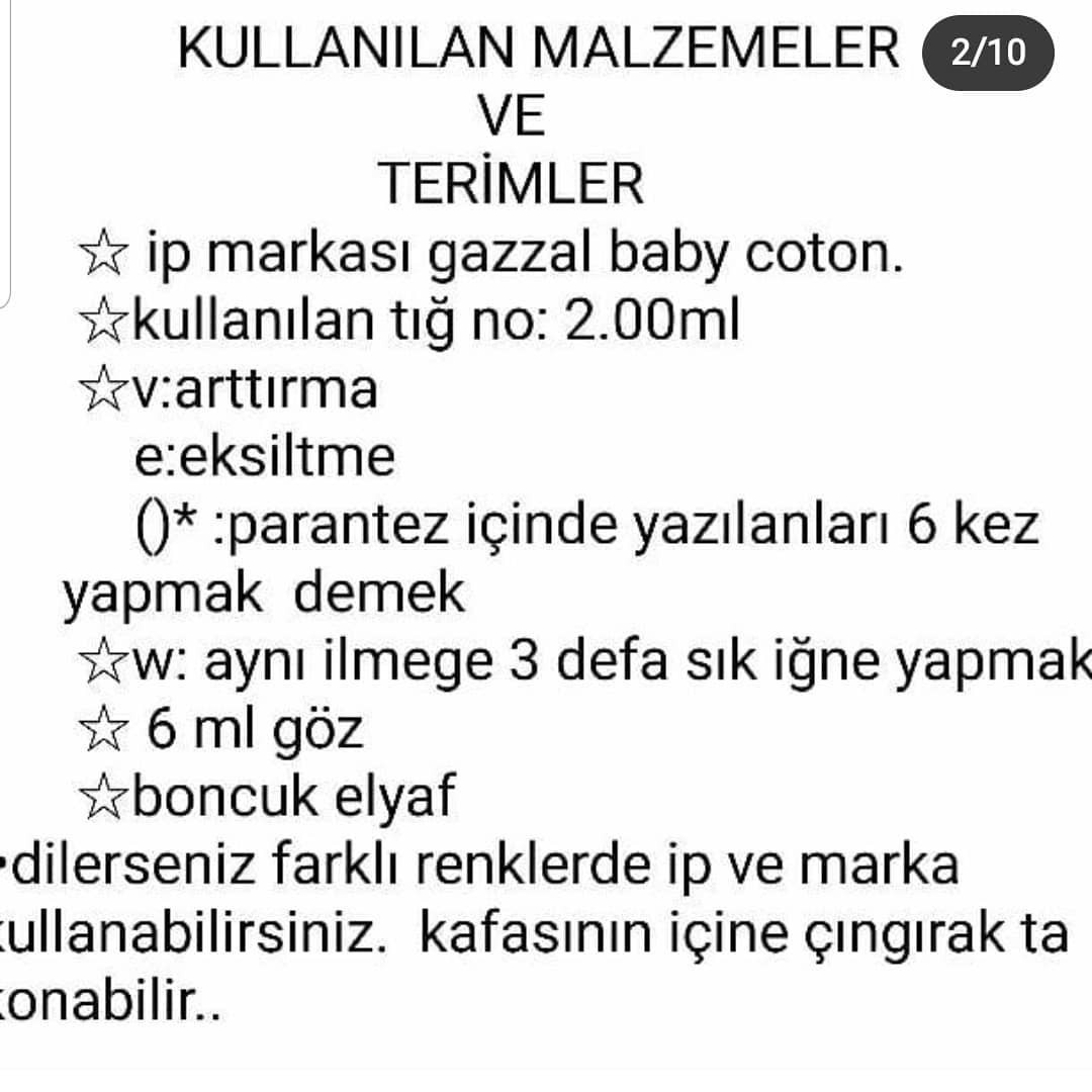 Ölçme solucanının tığ işi modeli, mavi gövde, kırmızı kafa, pembe anten.