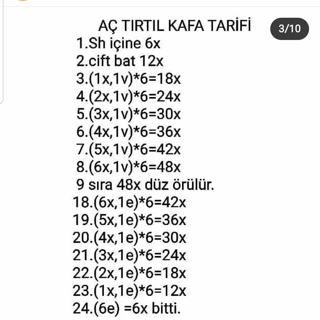 Ölçme solucanının tığ işi modeli, mavi gövde, kırmızı kafa, pembe anten.