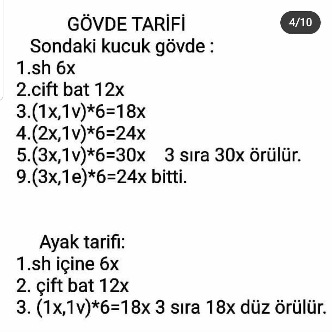 Ölçme solucanının tığ işi modeli, mavi gövde, kırmızı kafa, pembe anten.