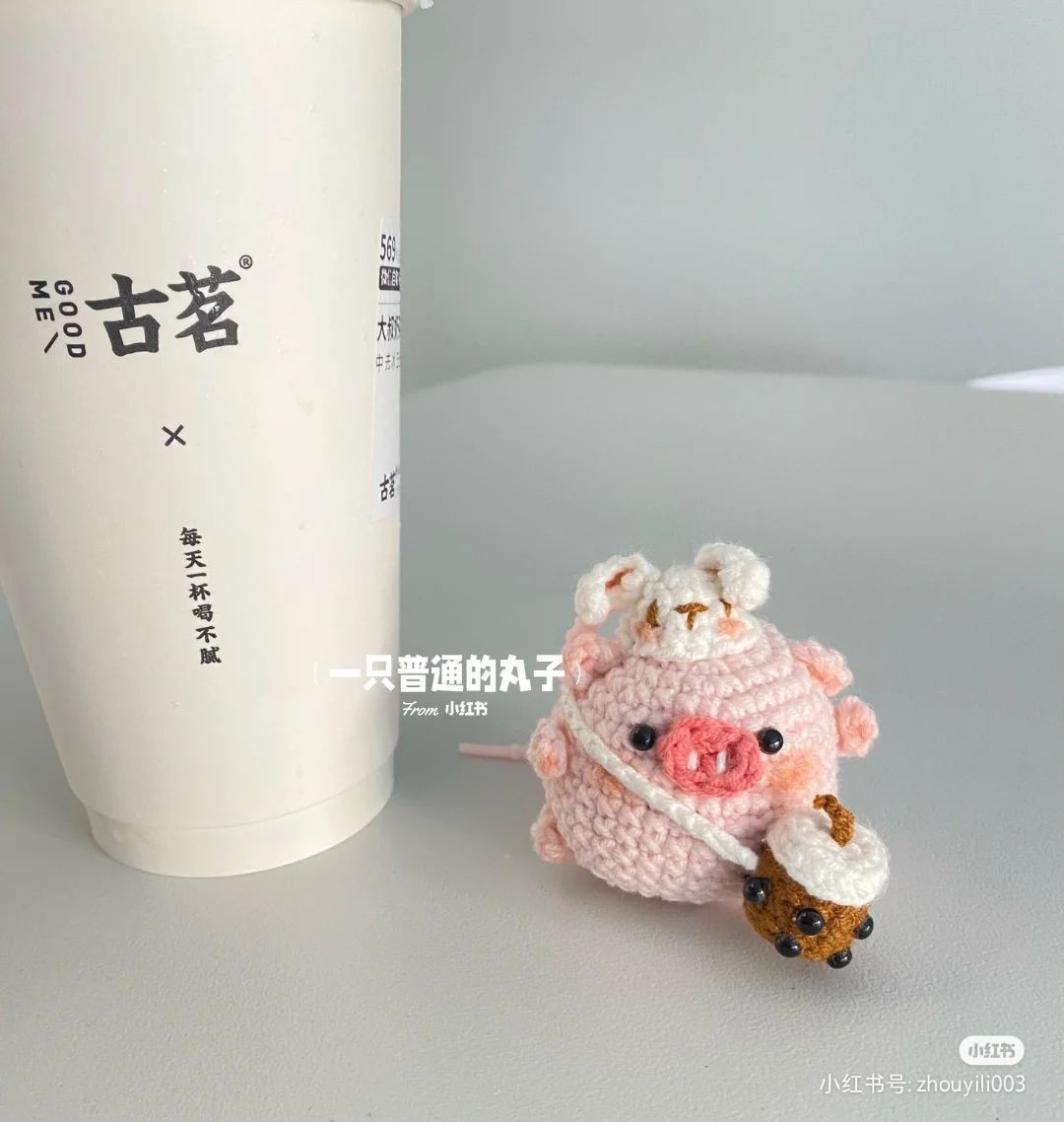 Pig drinks pearl milk tea