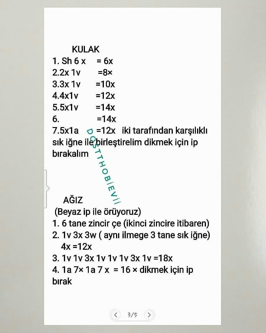 Sarı geyik tığ işi modeli, beyaz namlu, kahverengi lekeler.