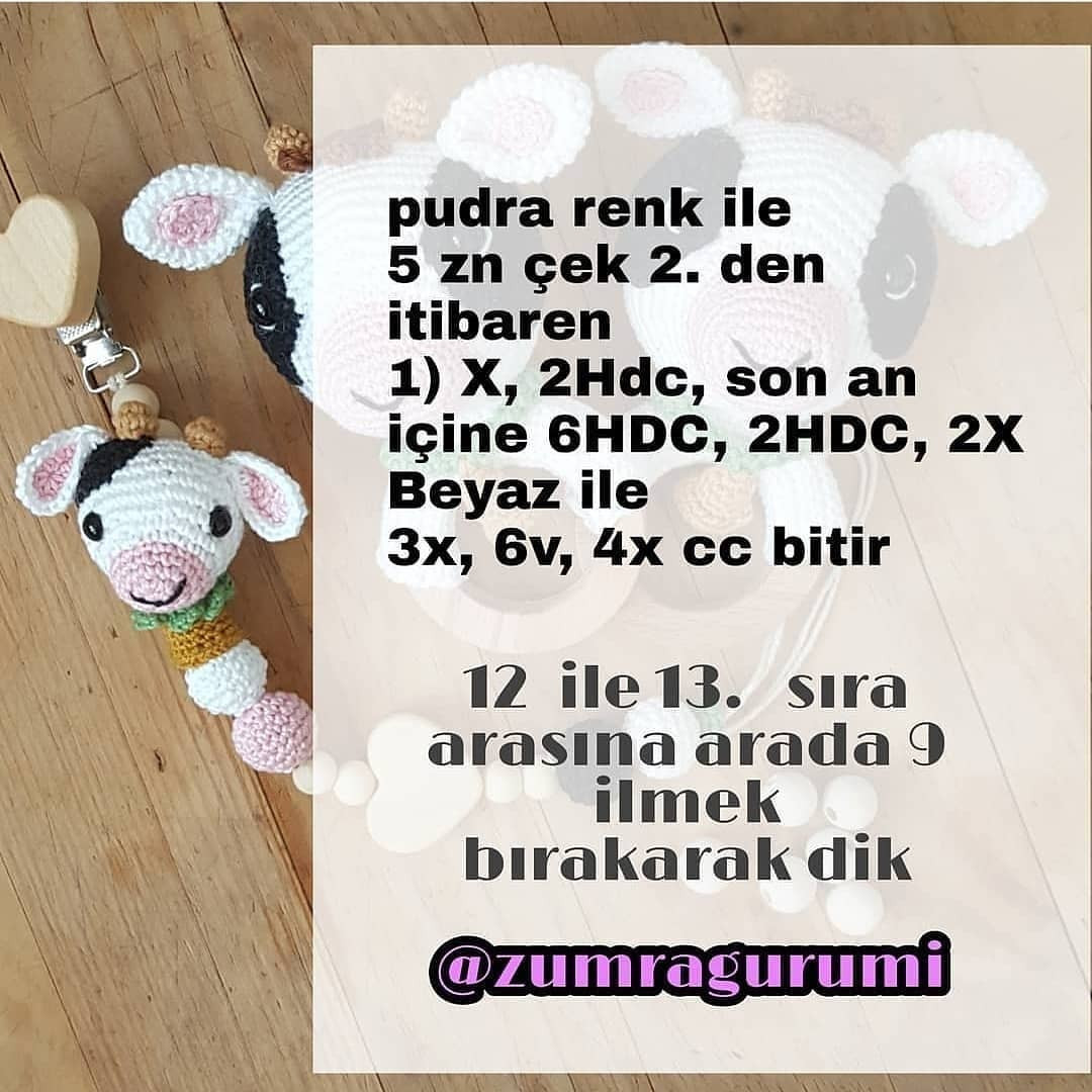 siyah benekli inek çıngırak, pembe namlu, emzik için tığ işi modeli.