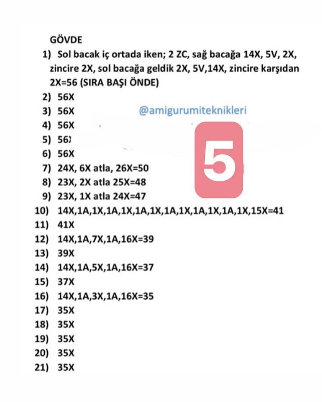 Siyah saçlı, beyaz pantolonlu kız bebek örgü modeli.