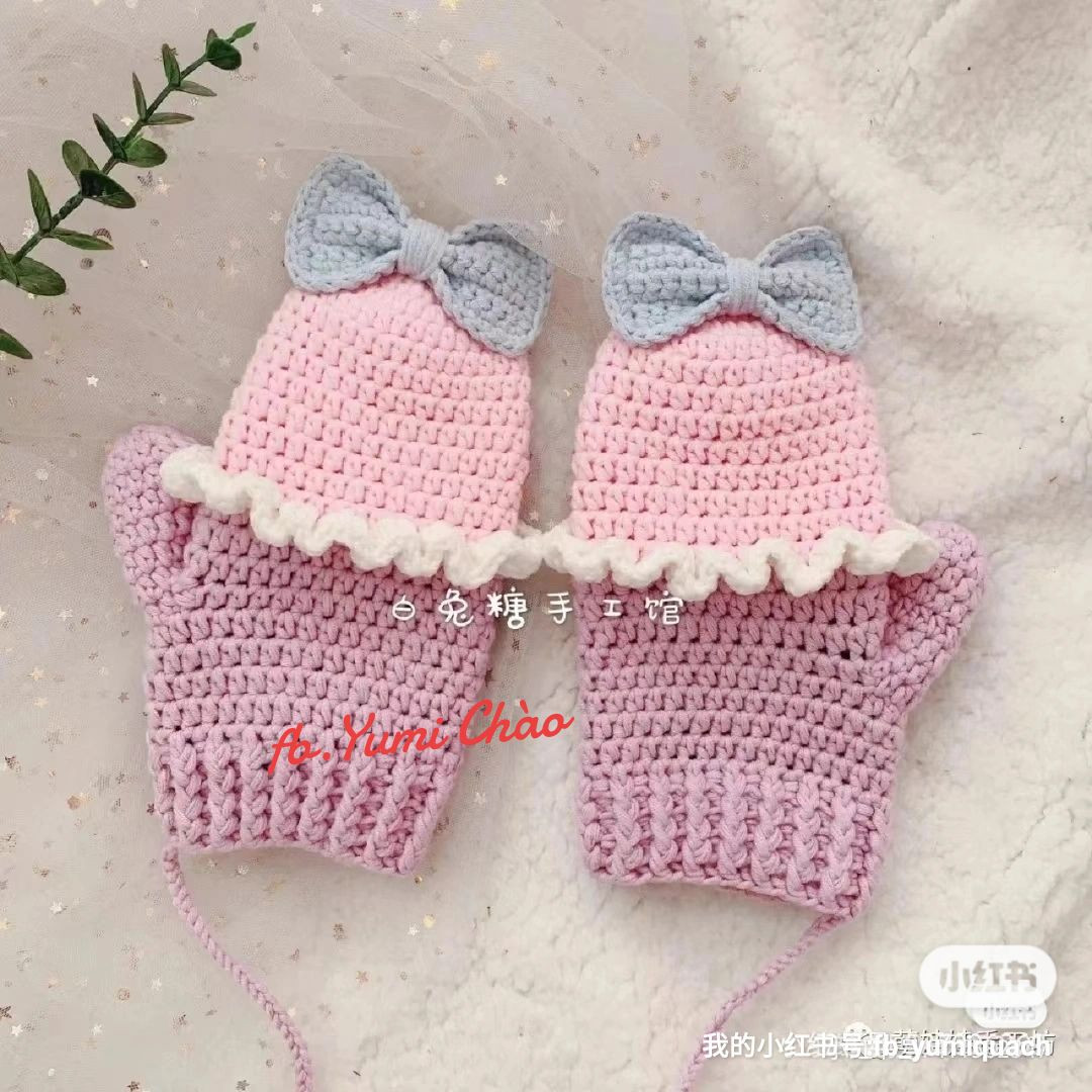 Snow white mittens crochet pattern for children