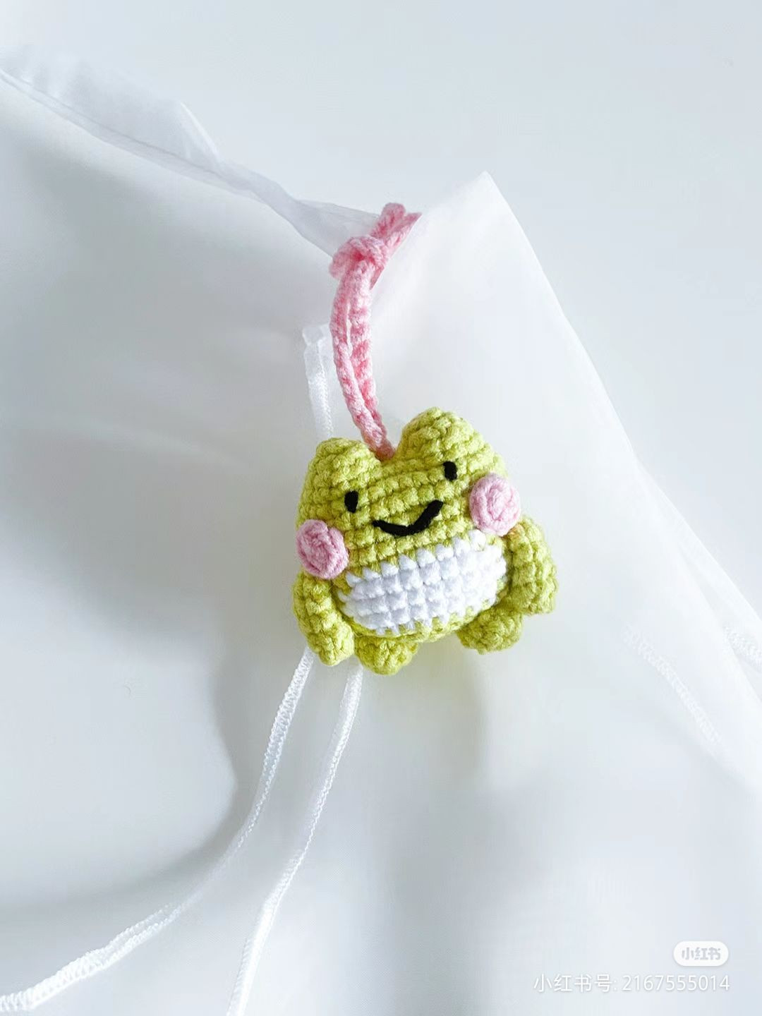 White-bellied, pink-cheeked frog crochet pattern