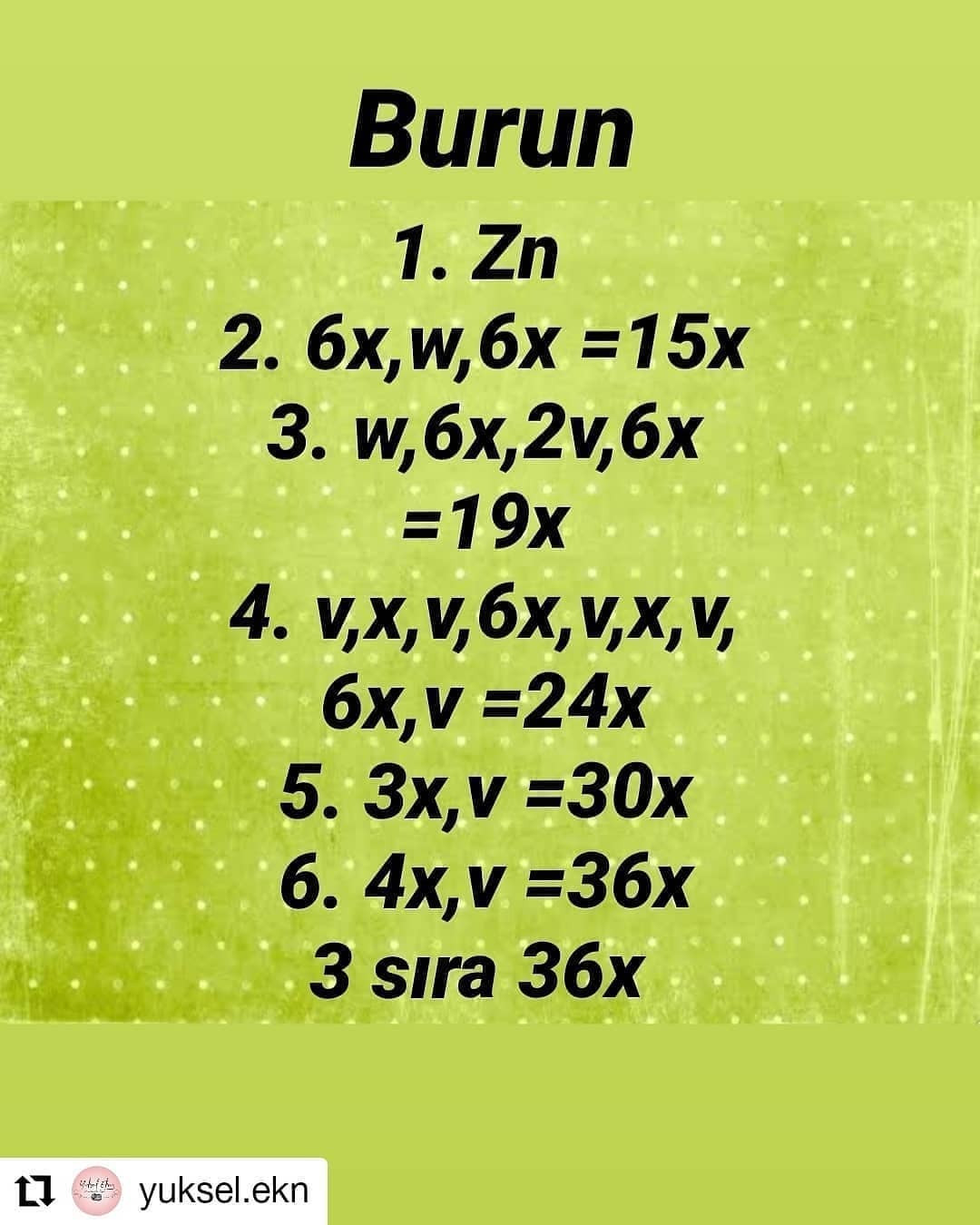 Yosun yeşili tulum giyen pembe ağızlı inek için tığ işi modeli.