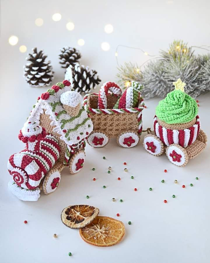 christmas tree cupcake free crochet pattern