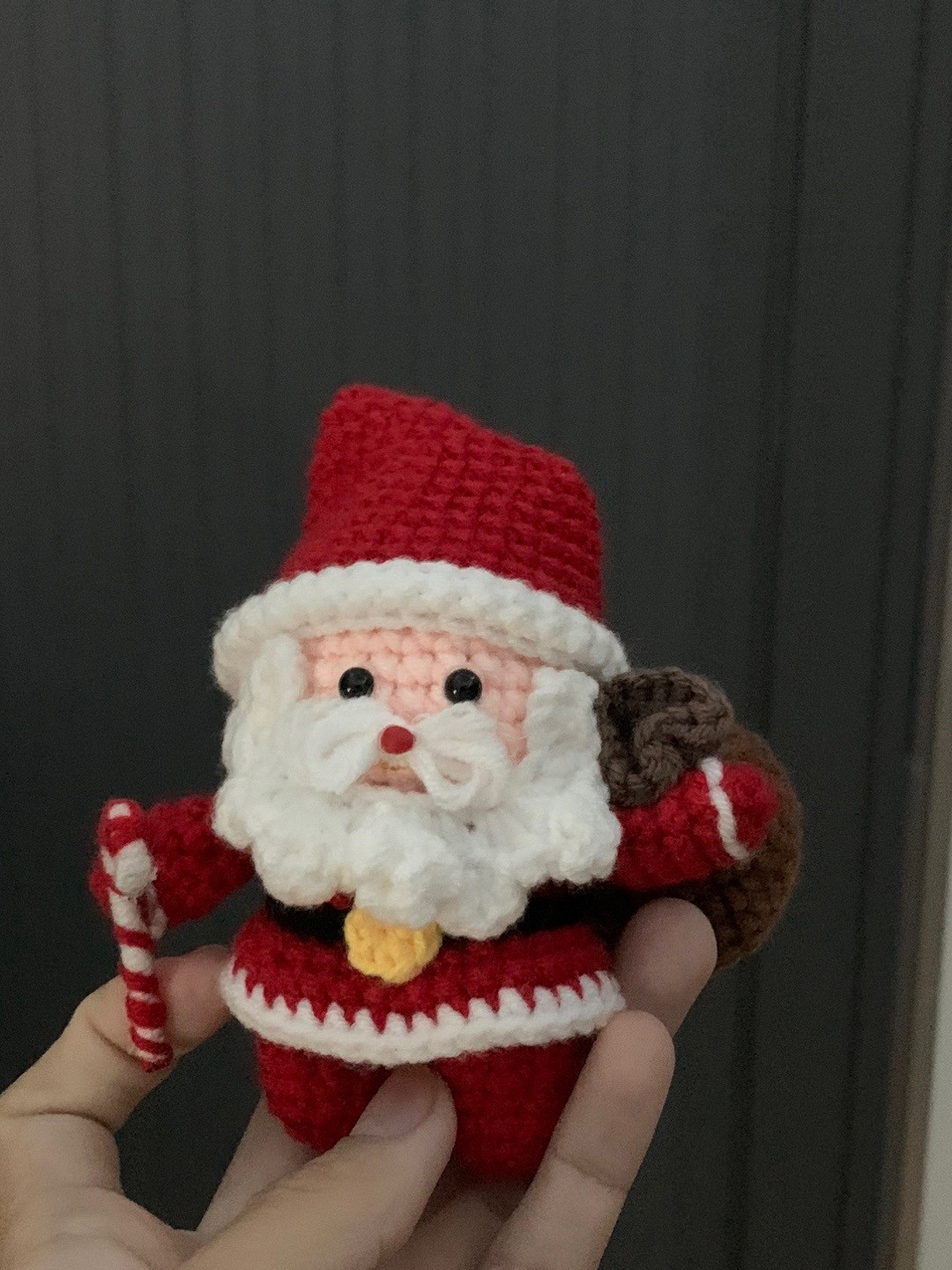 Crochet pattern for Santa Claus, wearing a red hat and white beard.