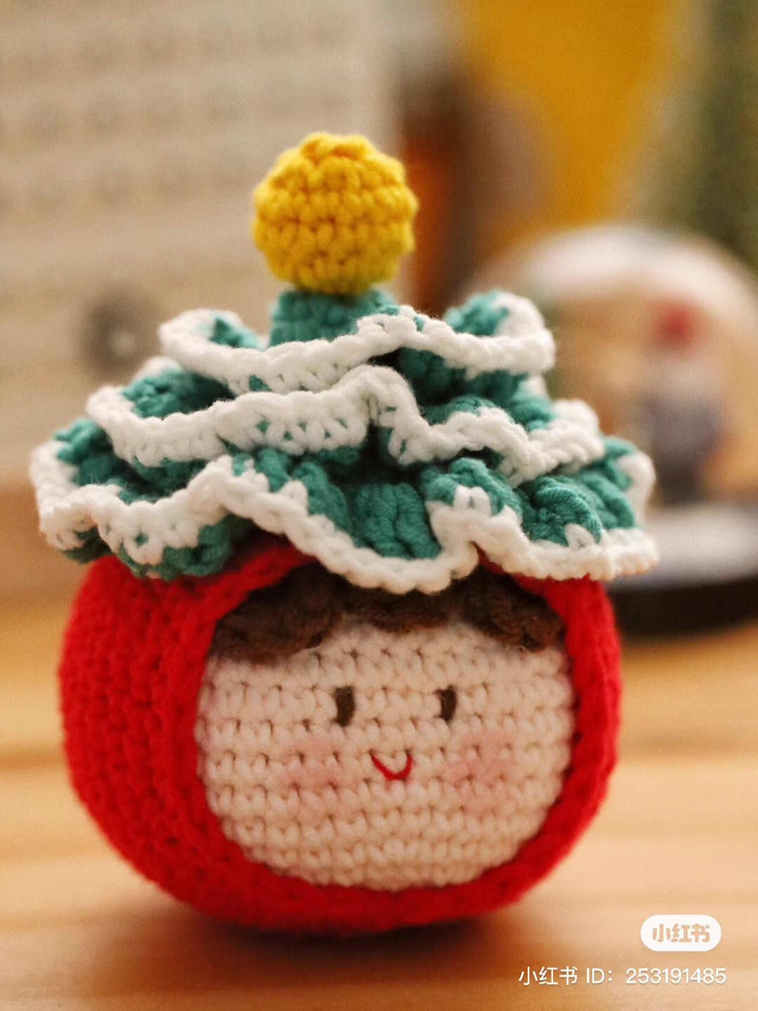 Crochet patterns for deer mochi, Christmas tree mochi, star mochi...