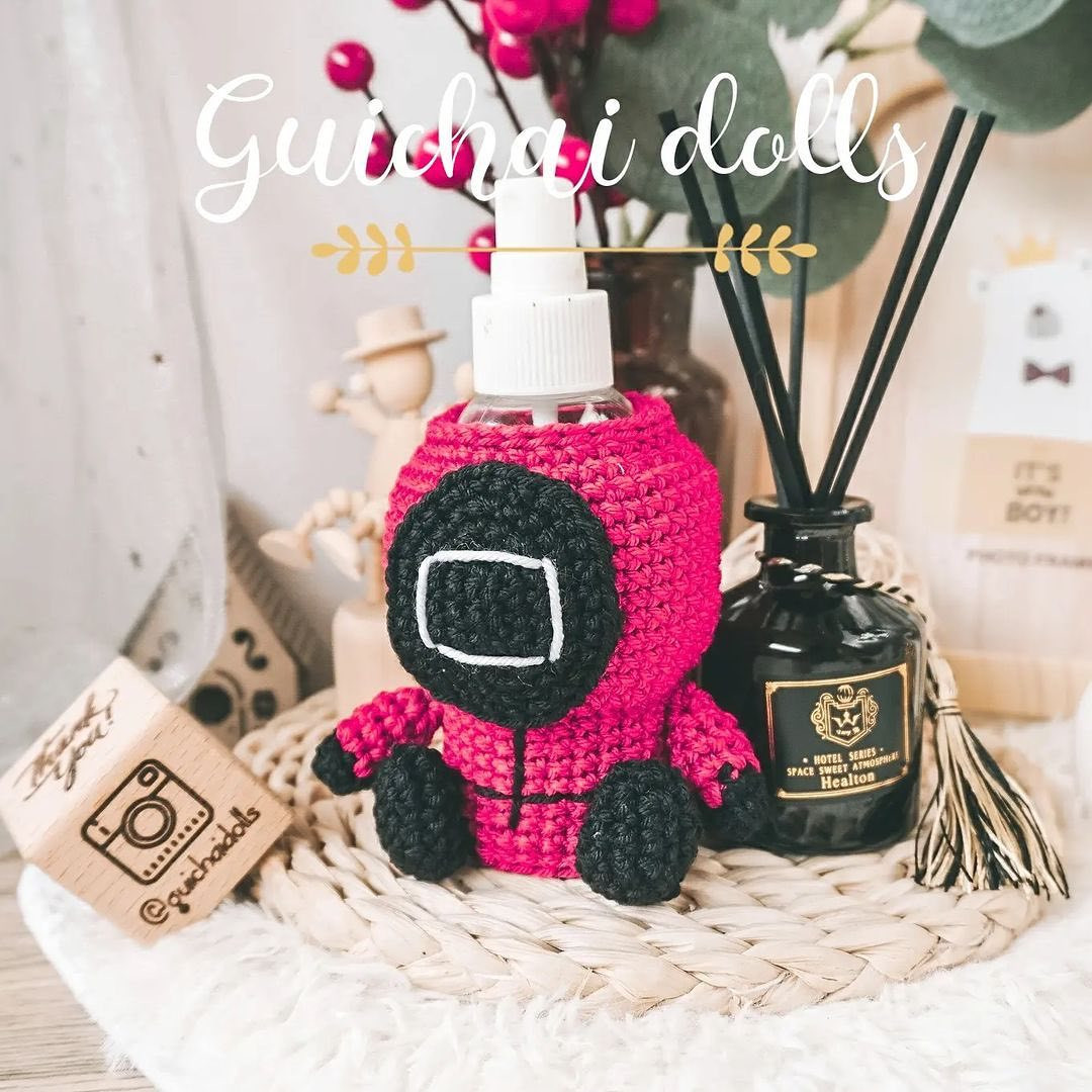 squid game alcohol spray bottle free pattern