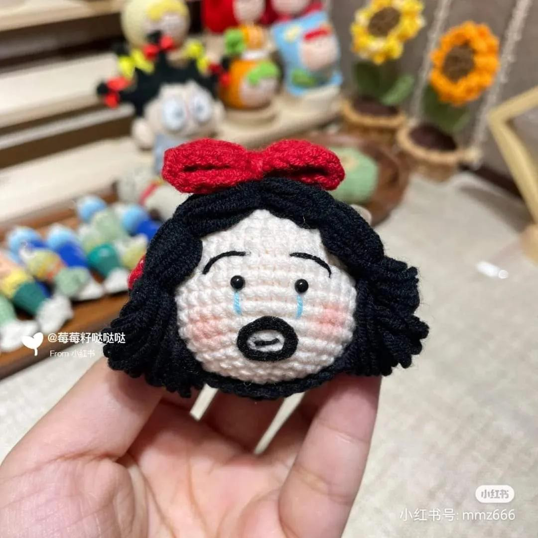 crochet pattern Illustration of careless Snow White