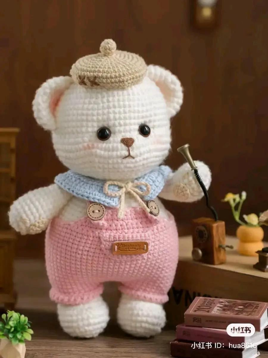 Crochet pattern of bear wearing beret.