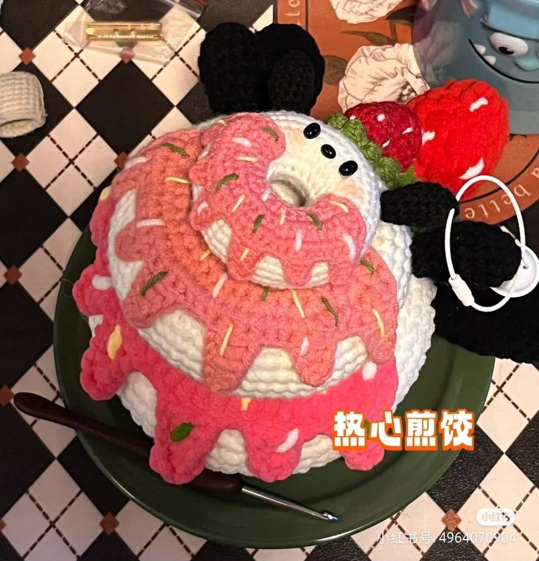 Crochet pattern Strawberry Pacha Dog Donut
