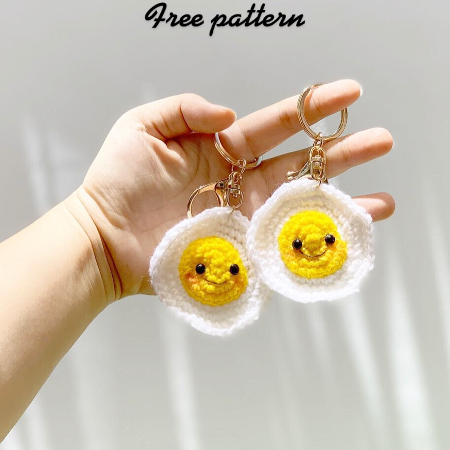 fried egg keychain crochet pattern