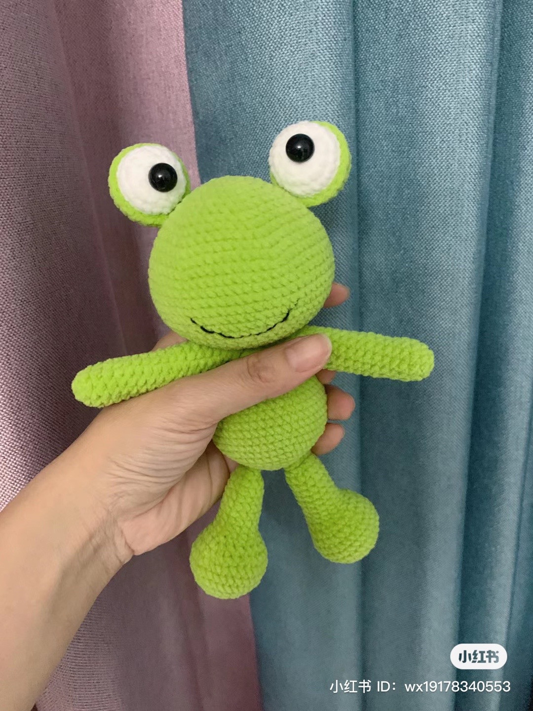 Smart big-eyed frog crochet pattern