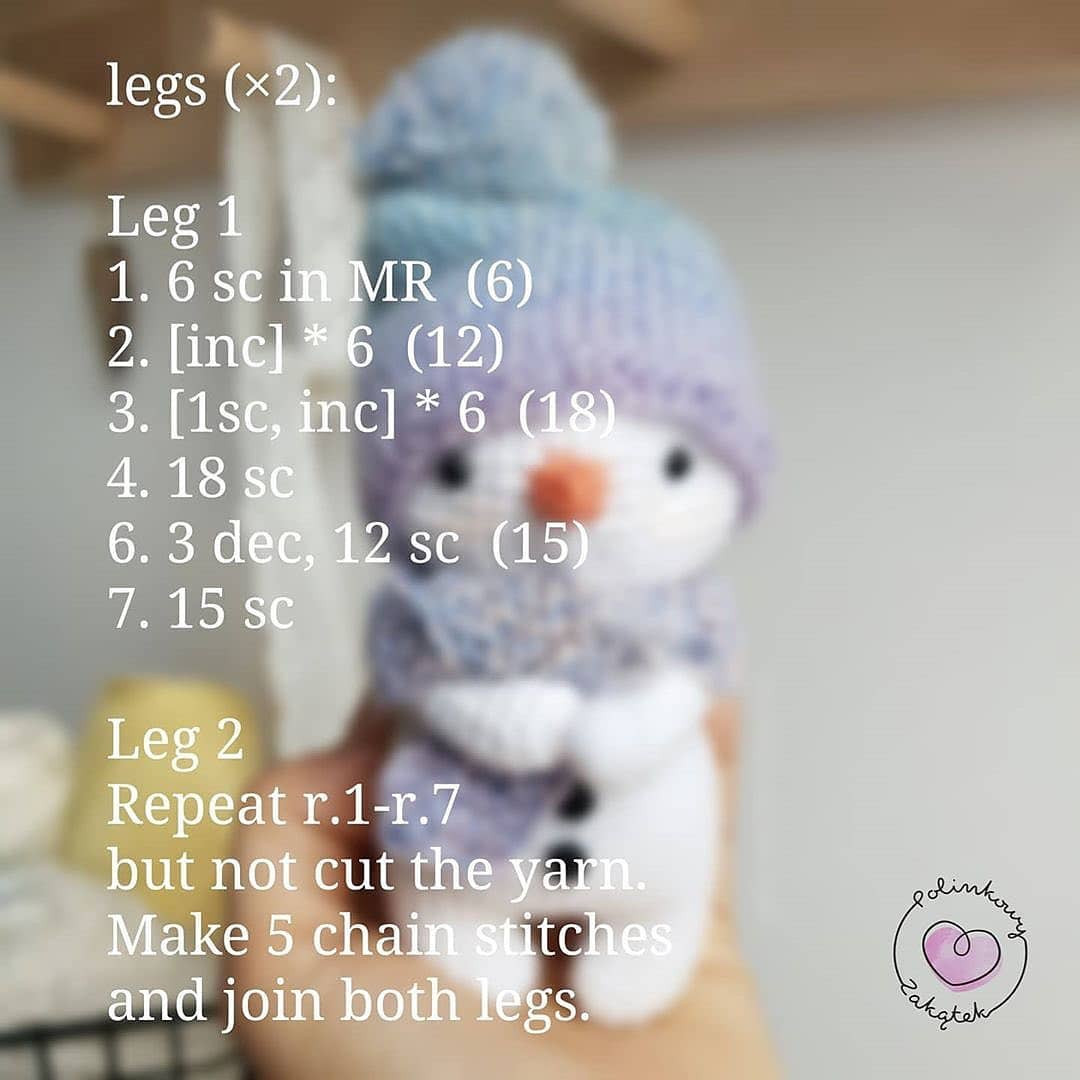 Crochet pattern for a snowman wearing a beanie