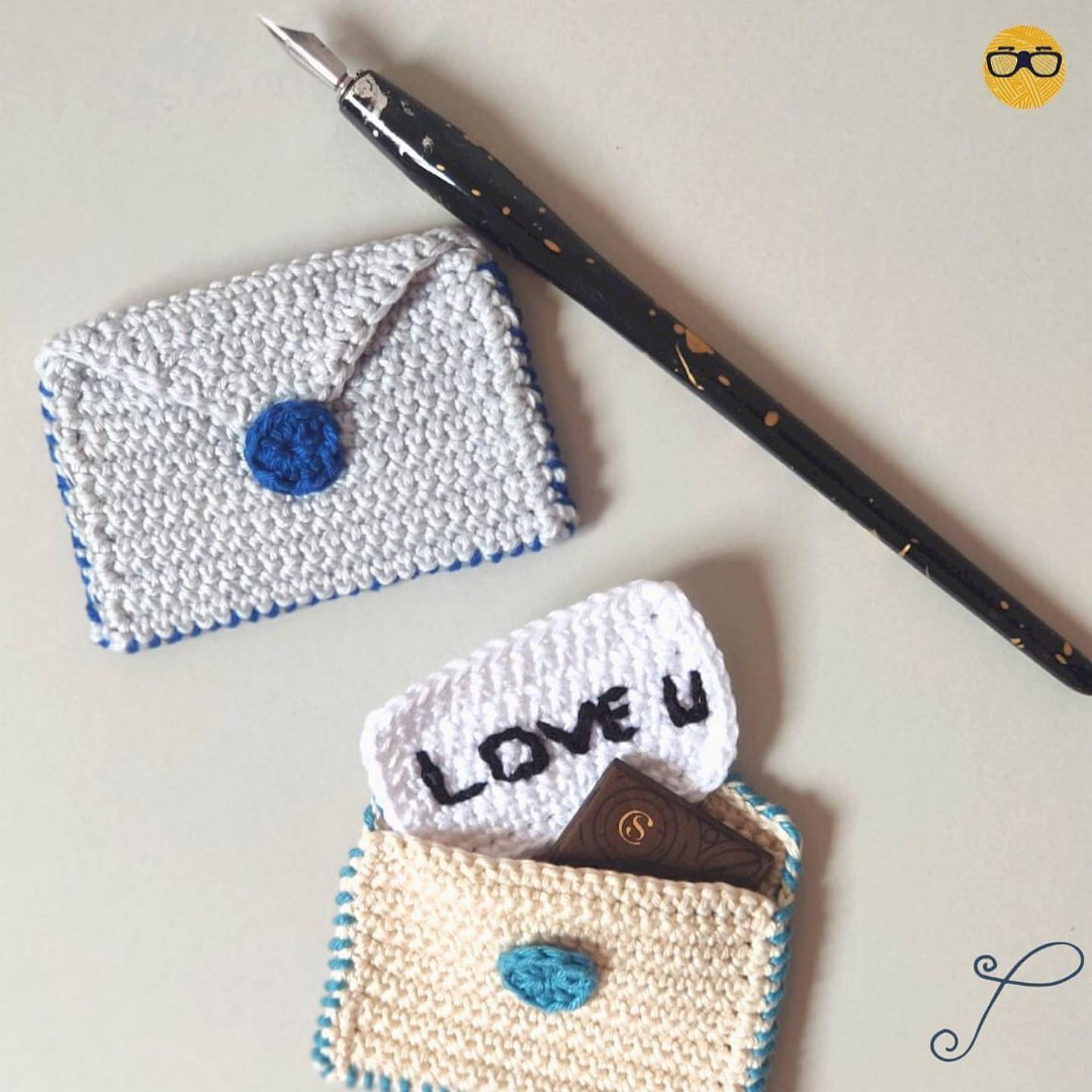 crochet pattern for envelopes and love u messages